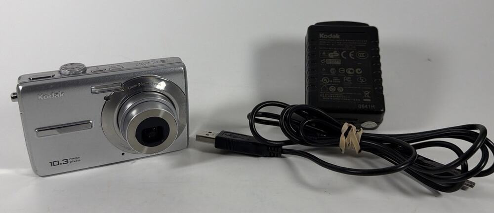 Kodak EasyShare M1063 10.3MP Digital Camera W/ Battery USB Charger